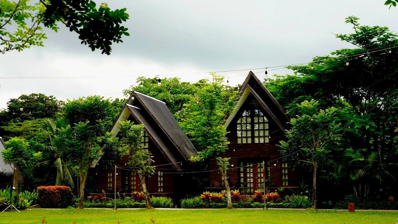 Hacienda Solange Indang at EMV Flower Farm